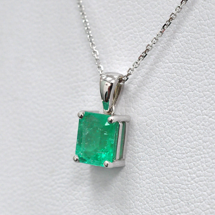 White gold green Emerald Pendant