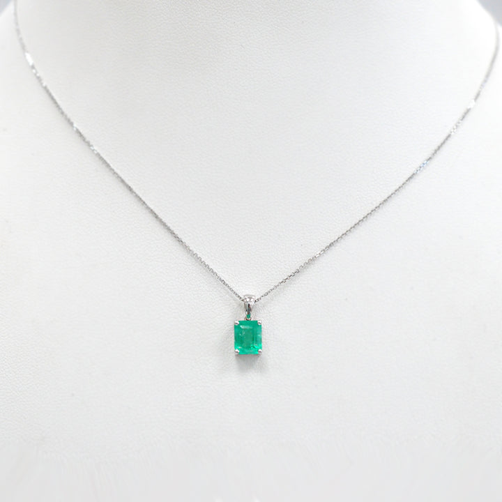 White gold green Emerald Pendant