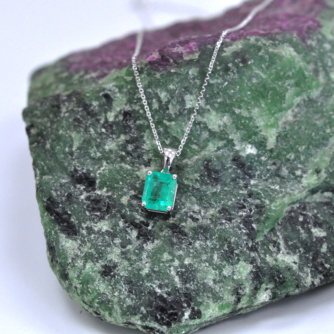 White gold green Emerald Pendant