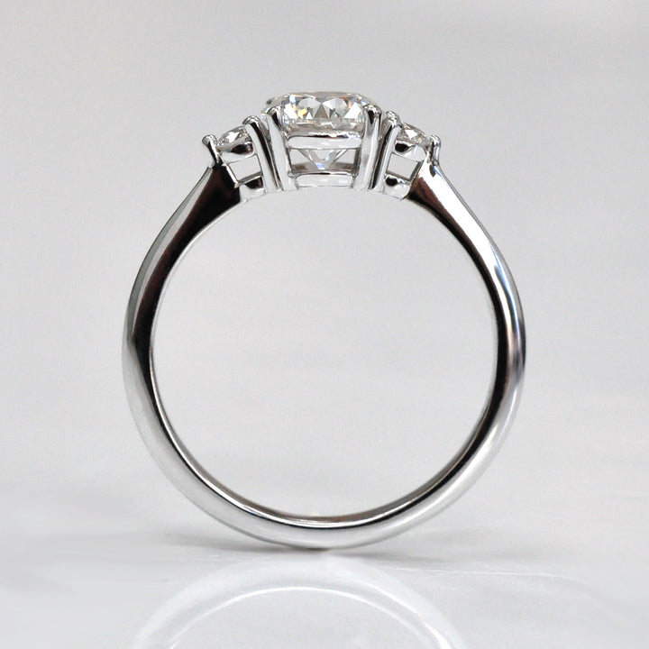 Round Diamonds White gold 3 stones ring