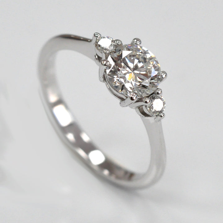 Round Diamonds White gold 3 stones ring