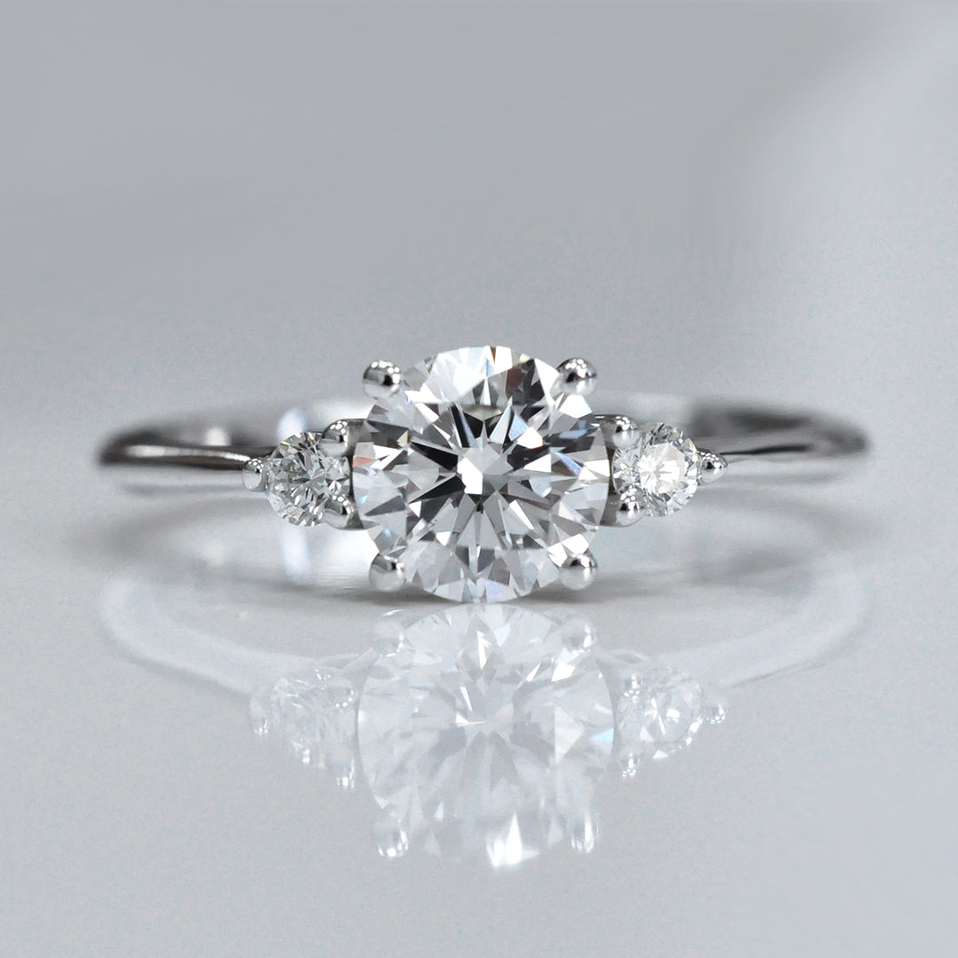 Round Diamonds White gold 3 stones ring
