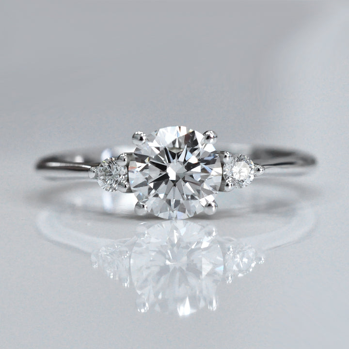 Round Diamonds White gold 3 stones ring