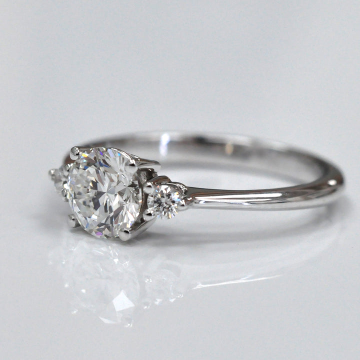 Round Diamonds White gold 3 stones ring