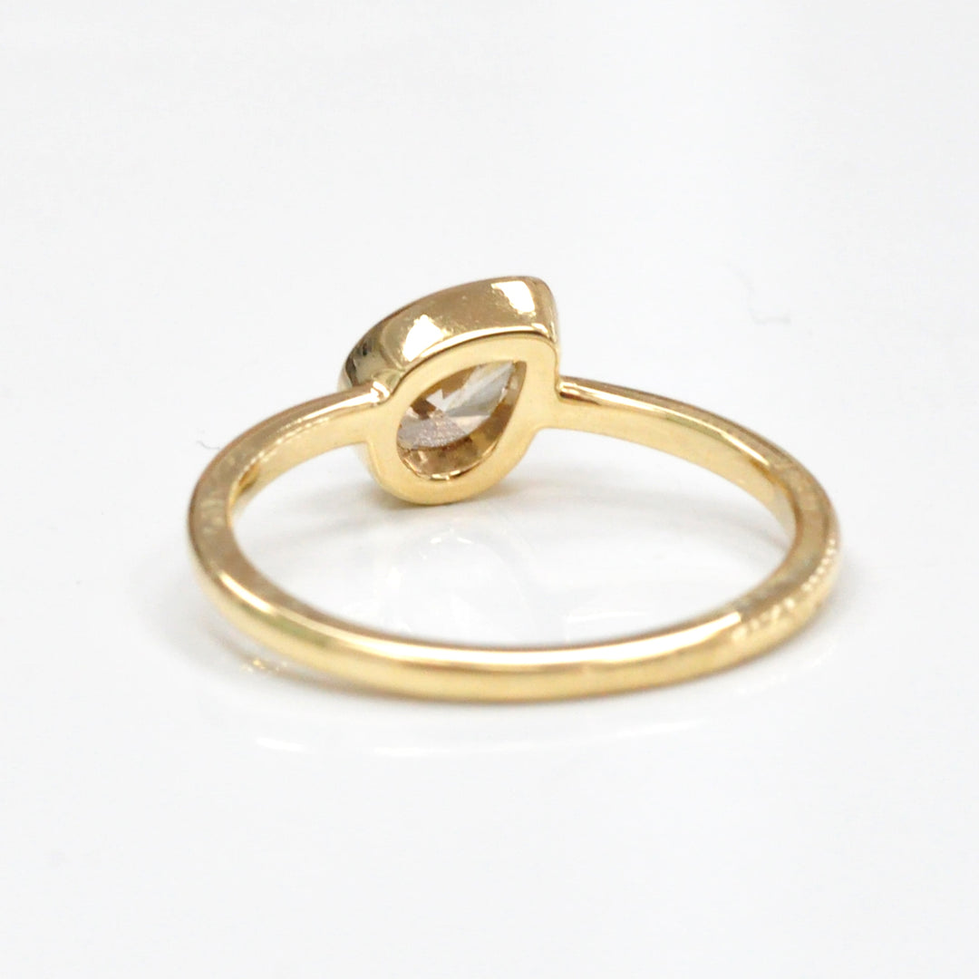 YELLOW GOLD pear shape diamond Ring