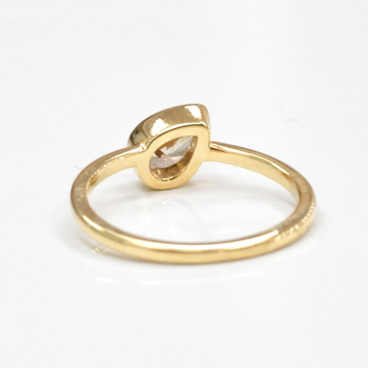 YELLOW GOLD pear shape diamond Ring