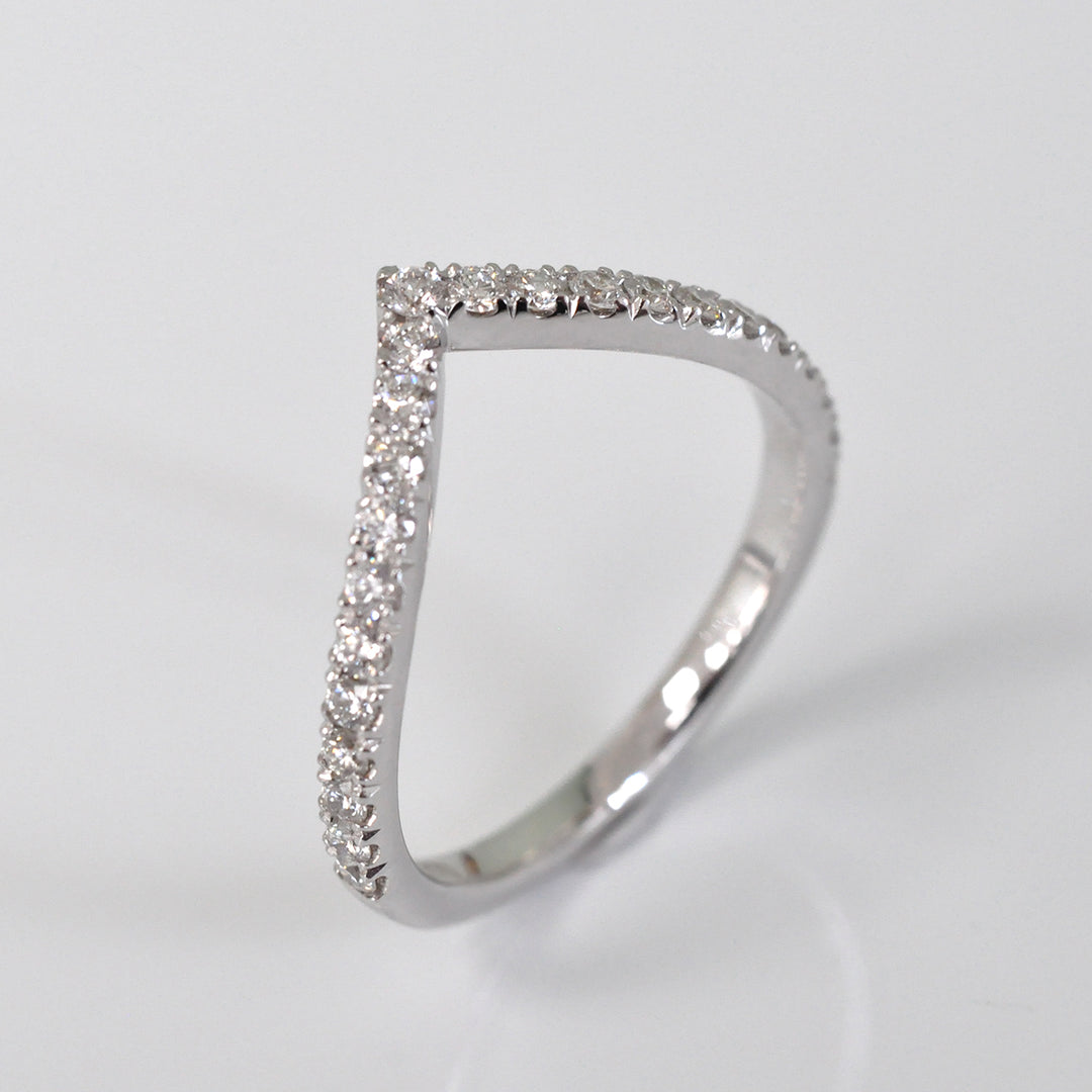 whte gold V shape Diamond Ring