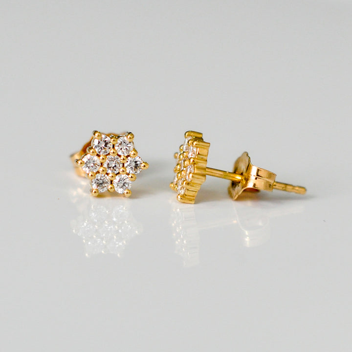 YELLOW GOLD flower shape diamonds earrings