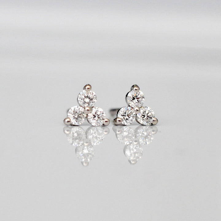 three diamonds White gold stud earrings