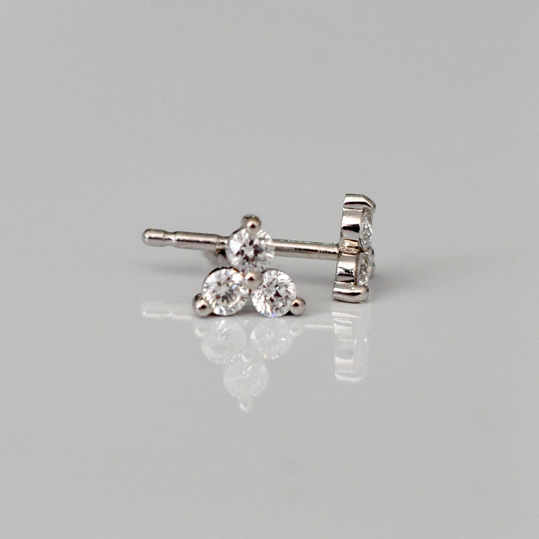 three diamonds White gold stud earrings