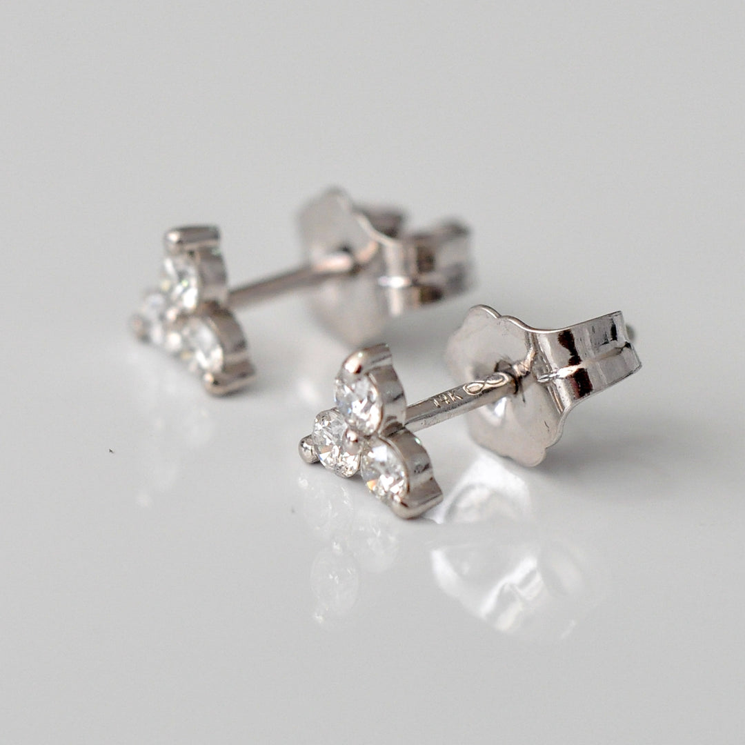 three diamonds White gold stud earrings