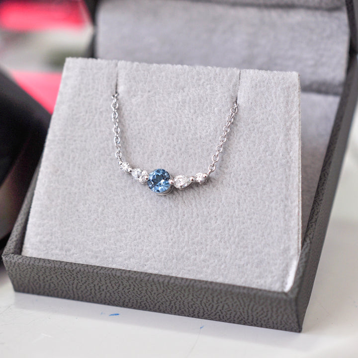 Aquamarine and diamonds necklace