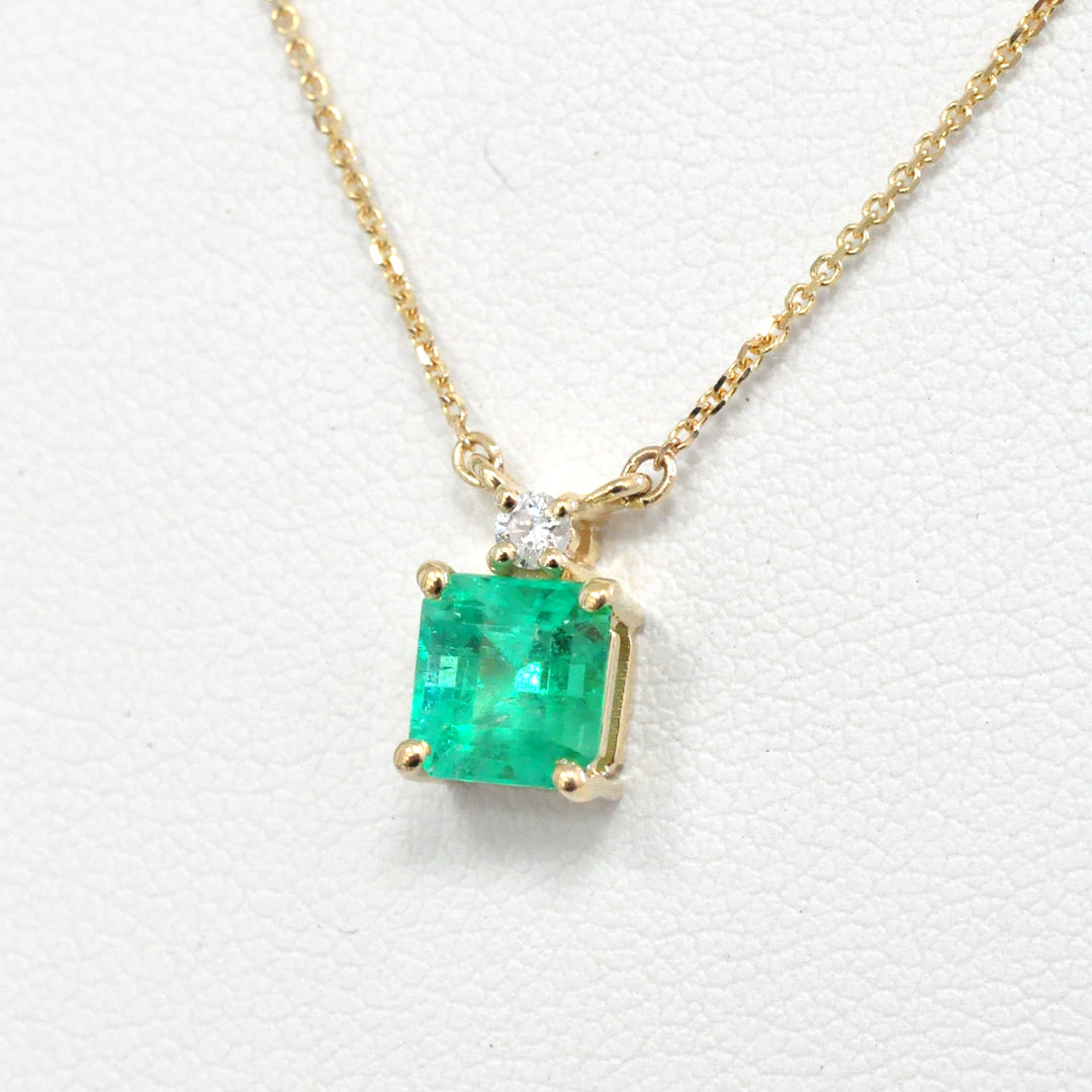 Colombian Emerald &amp; little round Diamond Pendant