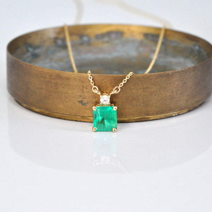 Colombian Emerald &amp; little round Diamond Pendant