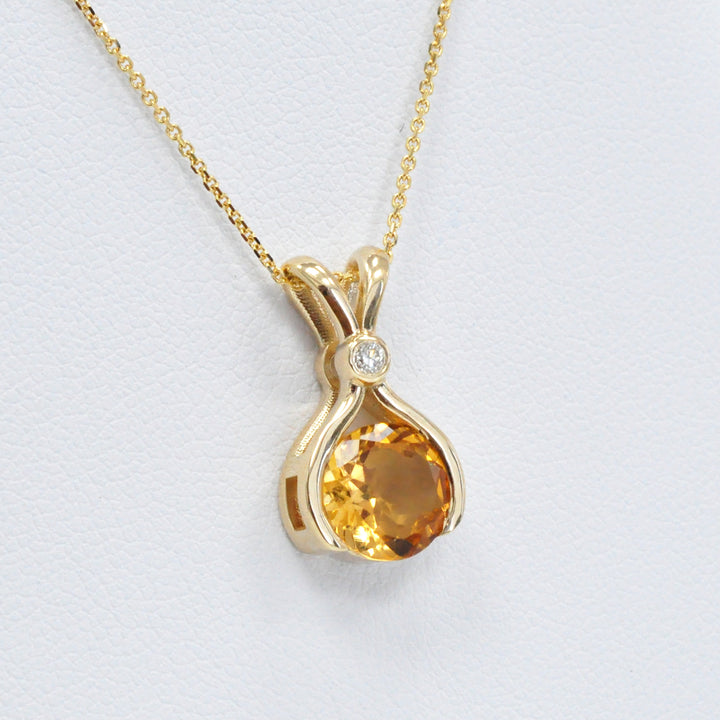 Yellow Gold Round Cut CITRINE &amp; diamond Pendant
