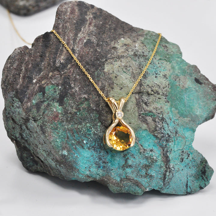 Yellow Gold Round Cut CITRINE &amp; diamond Pendant