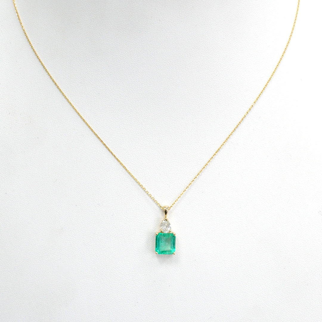 Colombian Emerald &amp; pear shape Diamond pendant