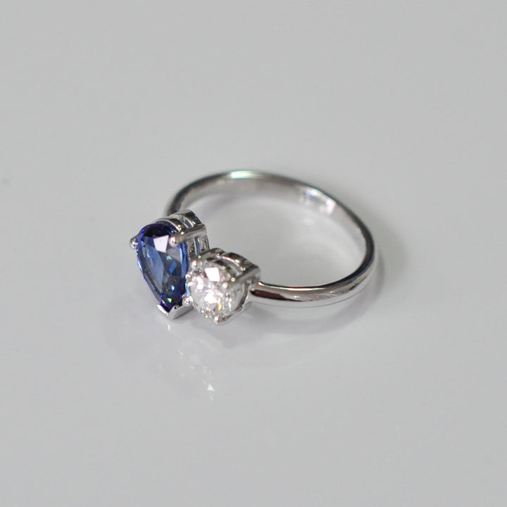 Pear shape BLUE SAPPHIRE &amp; round diamond duet ring