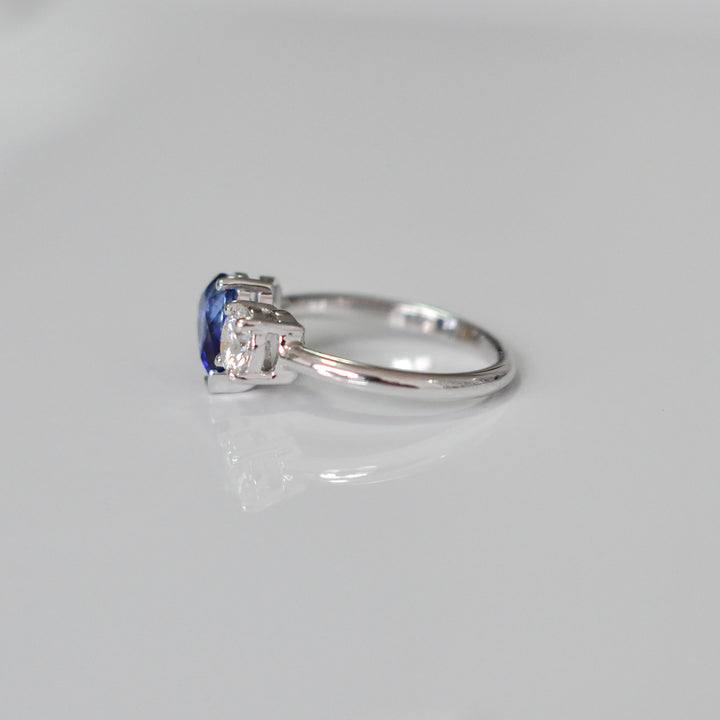 Pear shape BLUE SAPPHIRE &amp; round diamond duet ring