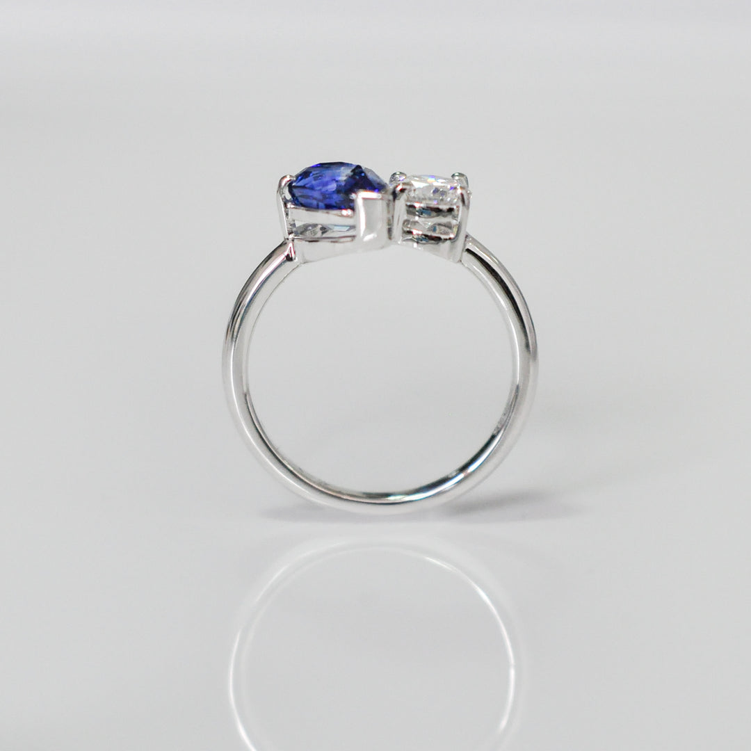 Pear shape BLUE SAPPHIRE &amp; round diamond duet ring