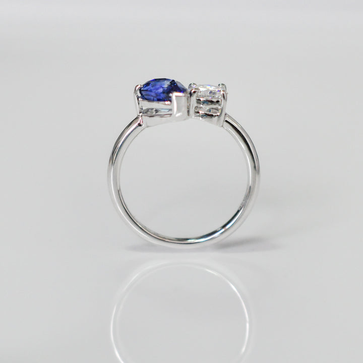 Pear shape BLUE SAPPHIRE &amp; round diamond duet ring