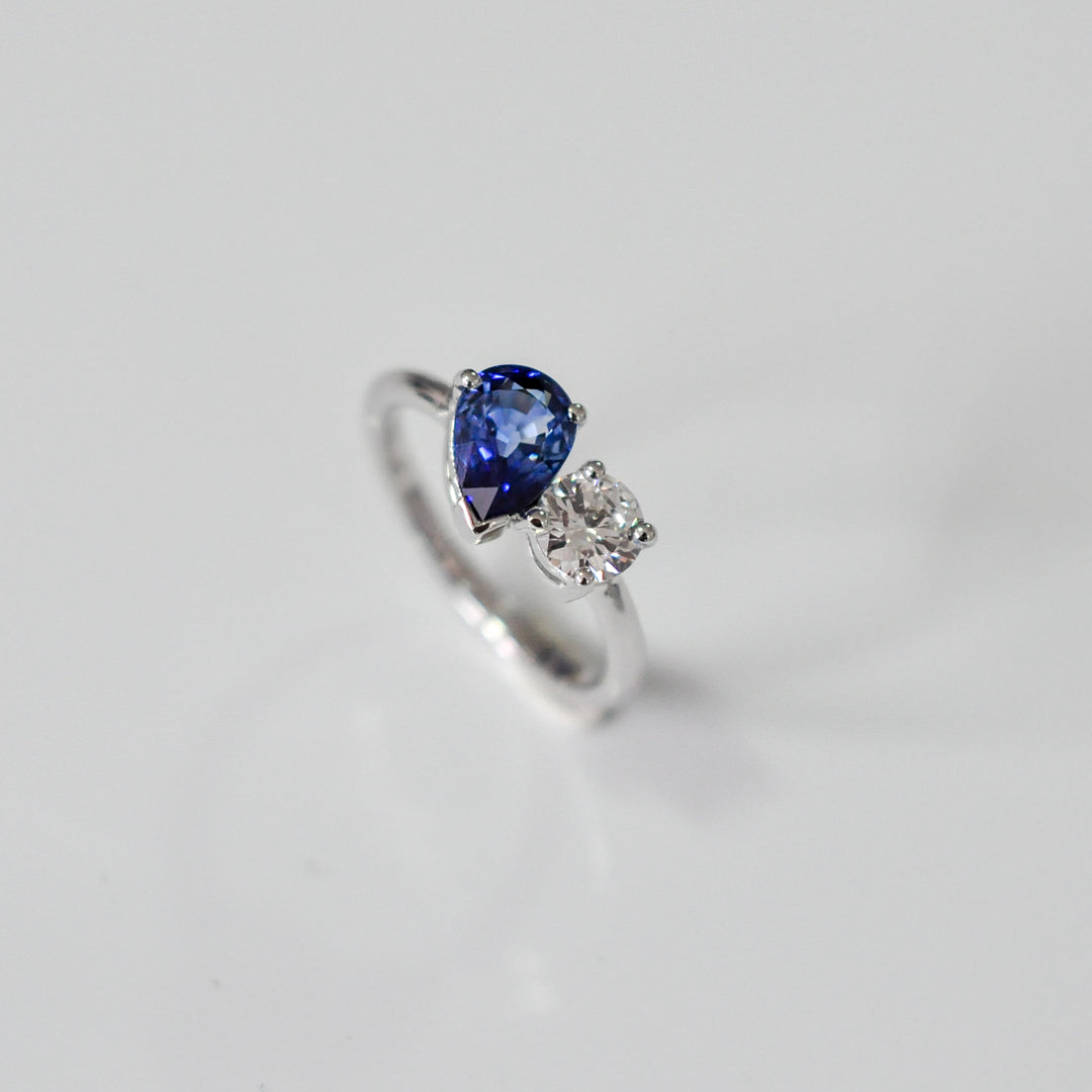 Pear shape BLUE SAPPHIRE &amp; round diamond duet ring