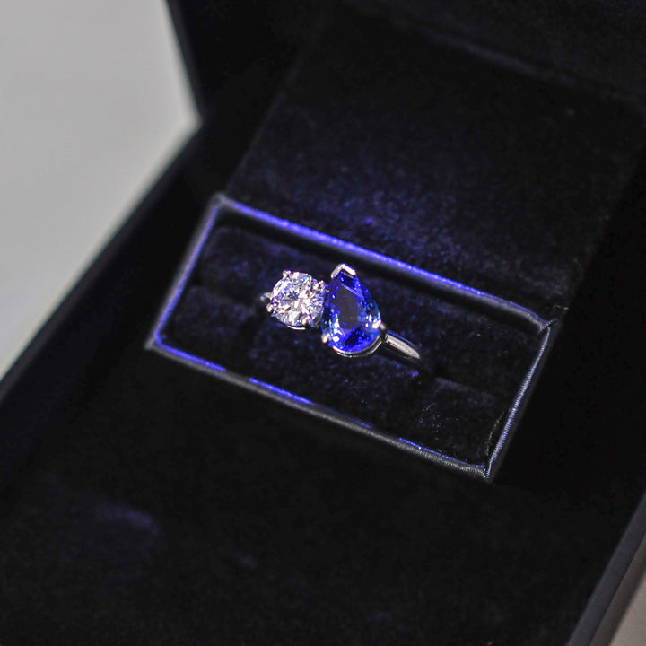 Pear shape BLUE SAPPHIRE &amp; round diamond duet ring