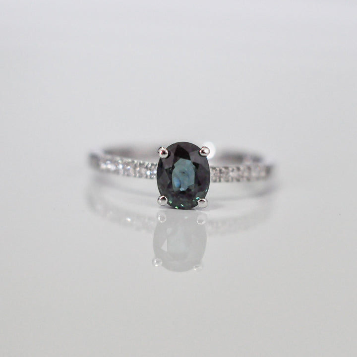classic oval Greenish blue sapphire &amp; Diamonds ring