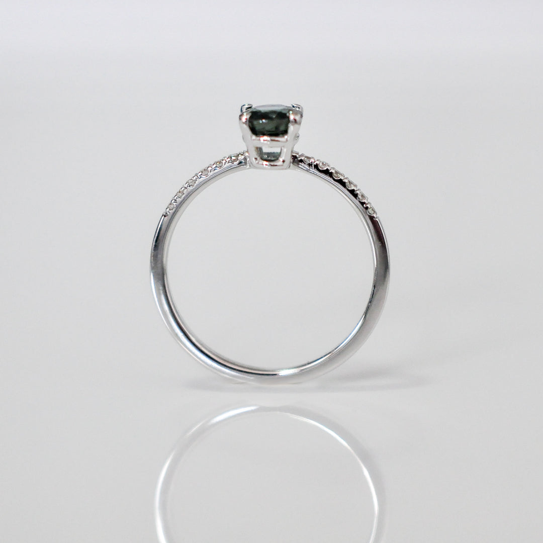 classic oval Greenish blue sapphire &amp; Diamonds ring
