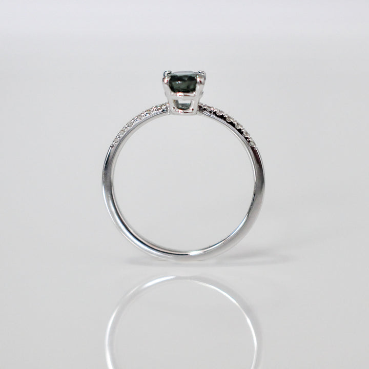 classic oval Greenish blue sapphire &amp; Diamonds ring