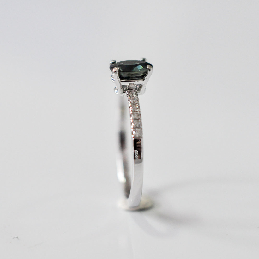 classic oval Greenish blue sapphire &amp; Diamonds ring