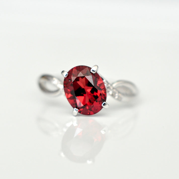 RED GARNET (1.5 ct.) &amp; DIAMONDS WHITE GOLD TWIST STYLE RING