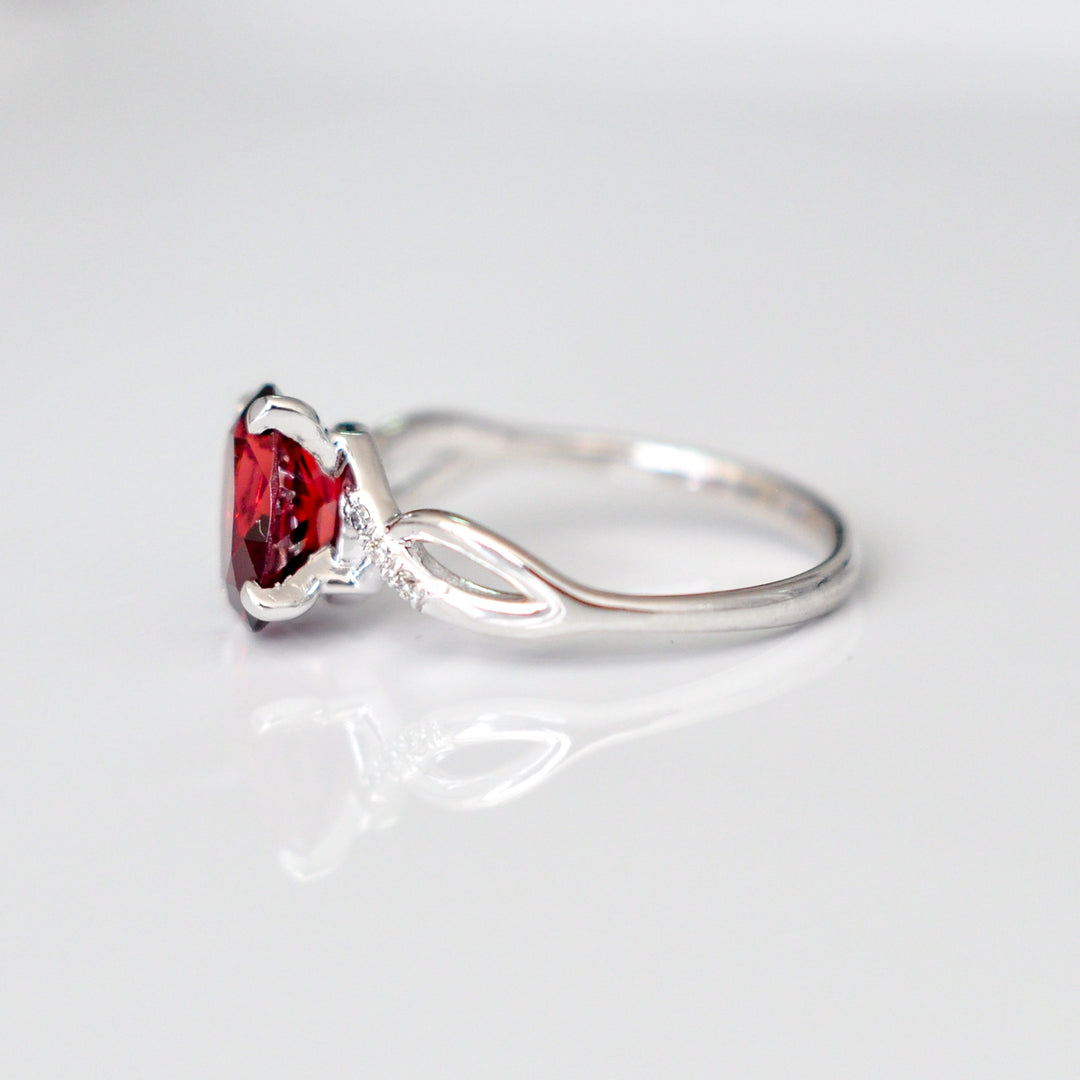 RED GARNET (1.5 ct.) &amp; DIAMONDS WHITE GOLD TWIST STYLE RING