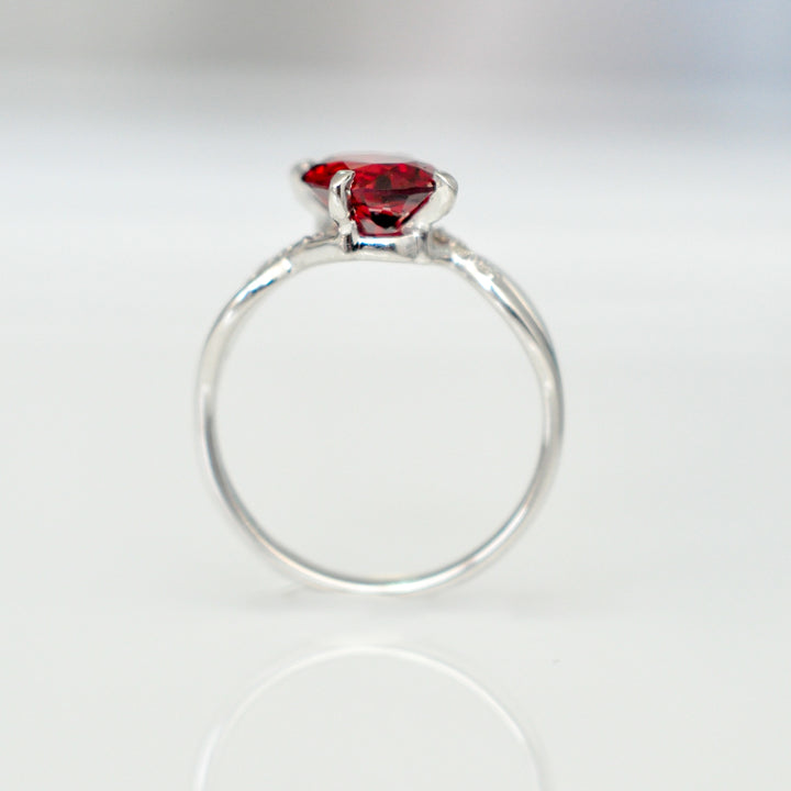 RED GARNET (1.5 ct.) &amp; DIAMONDS WHITE GOLD TWIST STYLE RING