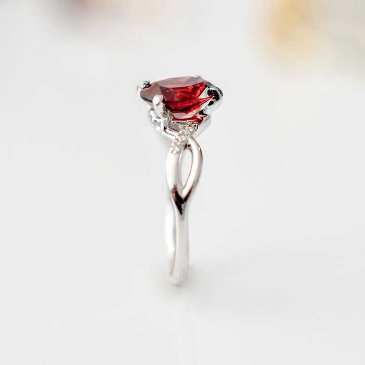 RED GARNET (1.5 ct.) &amp; DIAMONDS WHITE GOLD TWIST STYLE RING