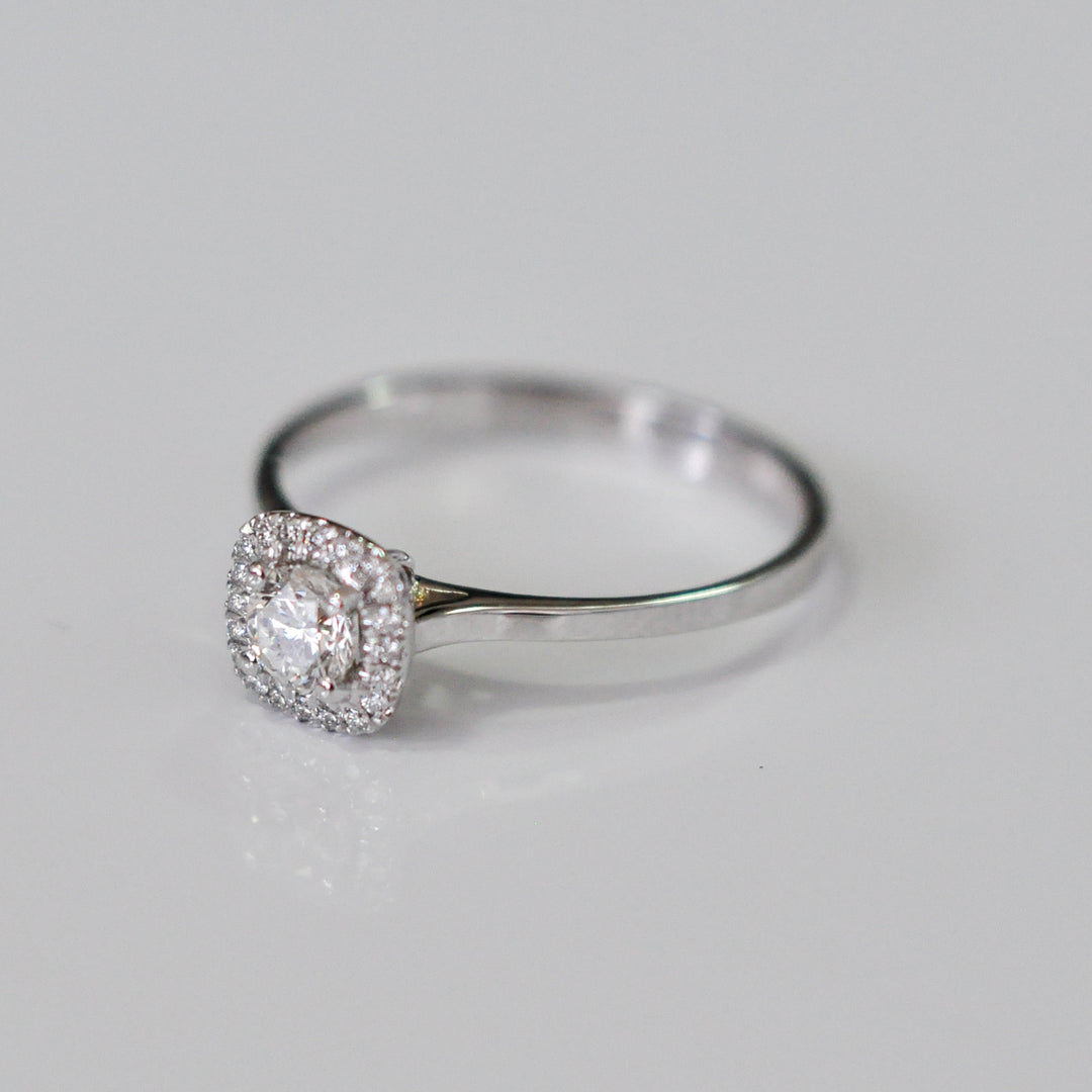 WHITE GOLD AND WHITE DIAMONDS HALO RING