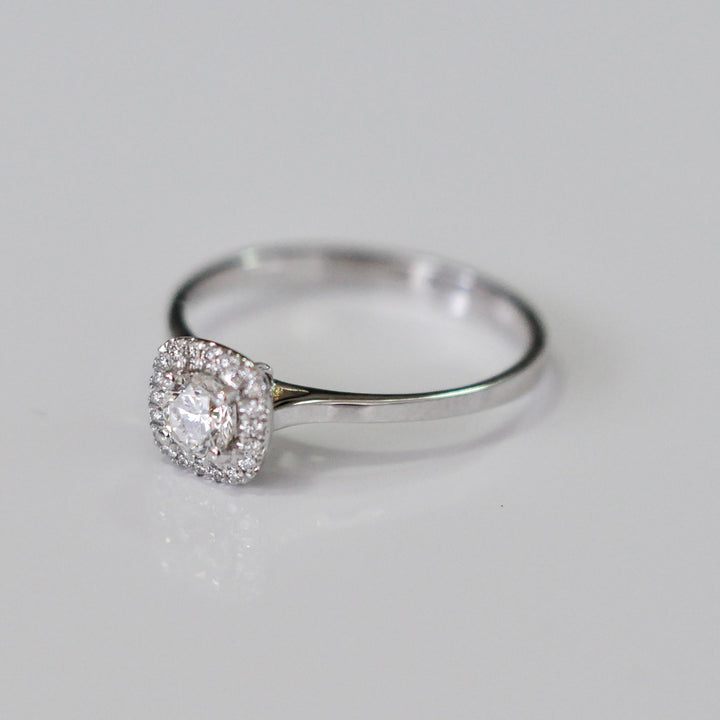 WHITE GOLD AND WHITE DIAMONDS HALO RING