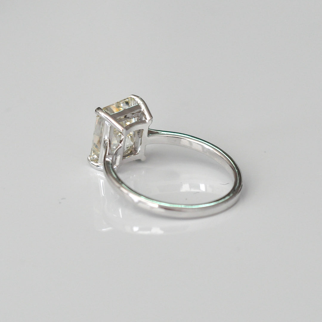 3 carat radiant cut diamond Solitaire