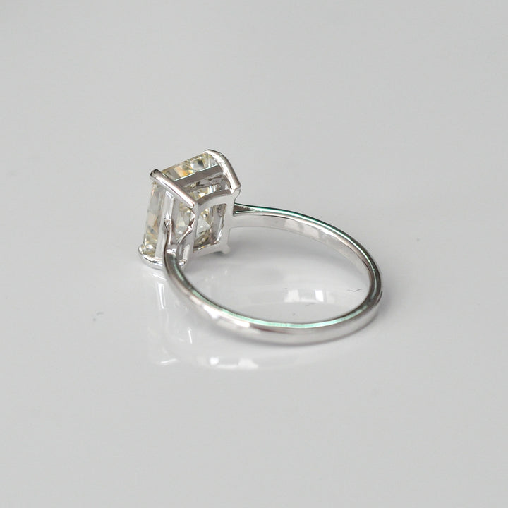 3 carat radiant cut diamond Solitaire