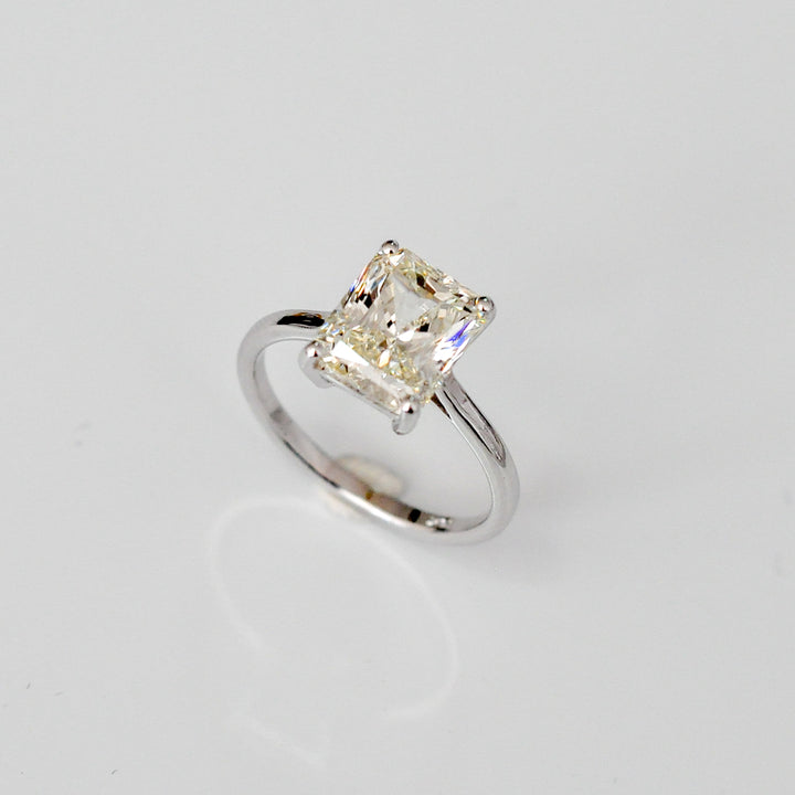 3 carat radiant cut diamond Solitaire
