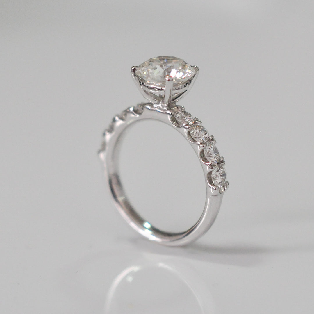 2 carat center diamond &amp; Side stones engagement ring
