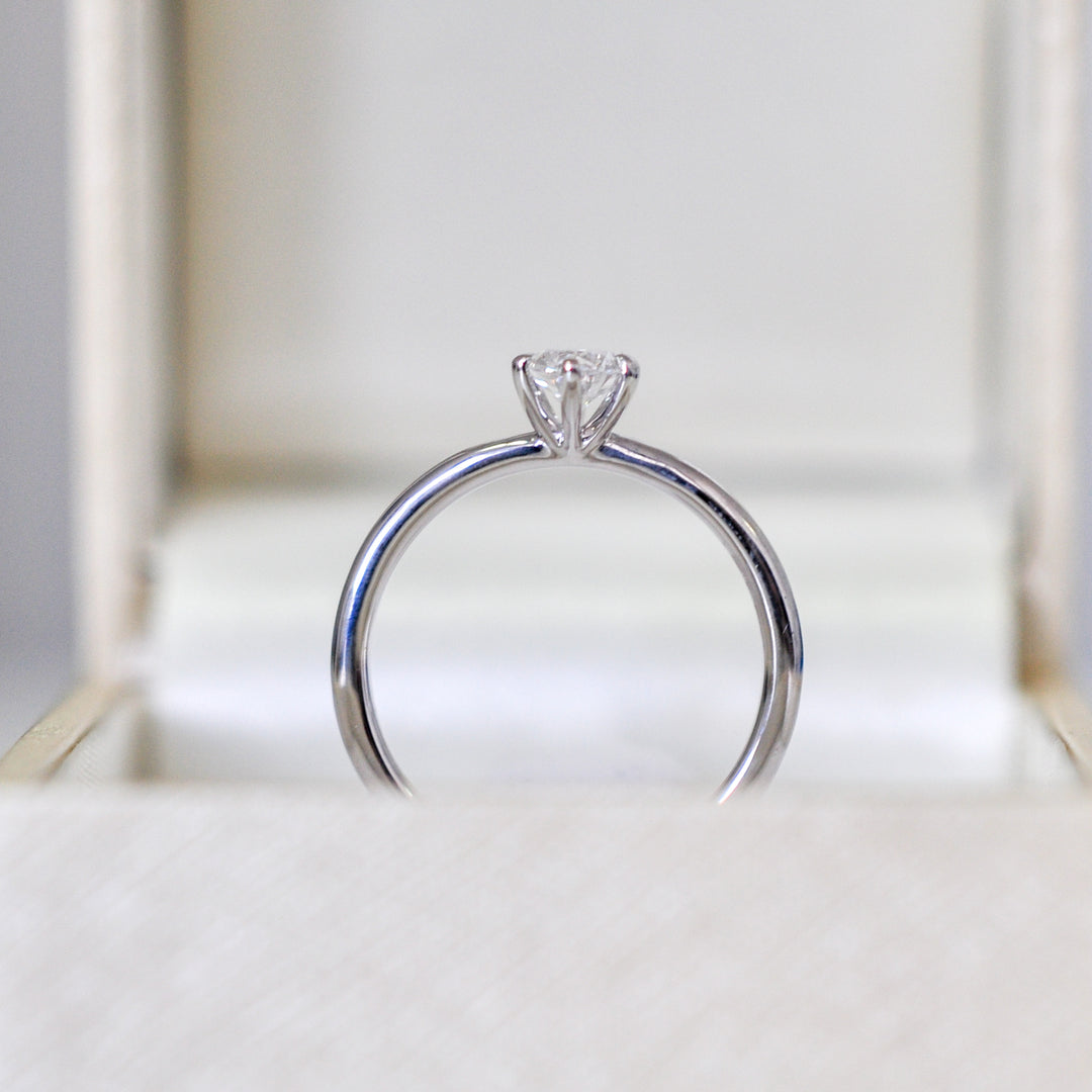 delicate 0.5 ct Oval cut Diamond solitaire Ring
