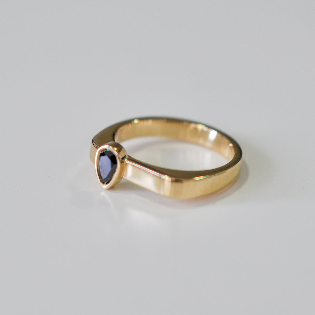 pear shape black diamond yellow gold ring
