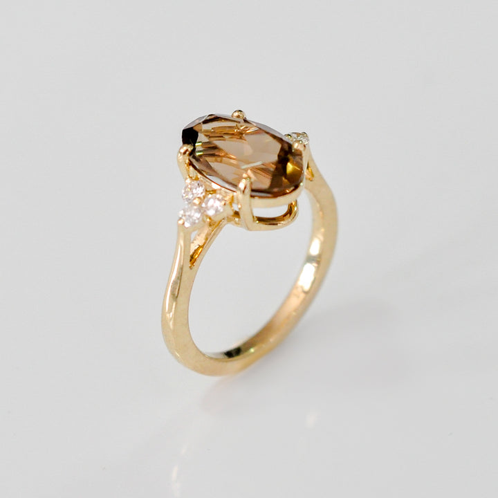 Oval Smoky topaz &amp; 6 diamonds ring