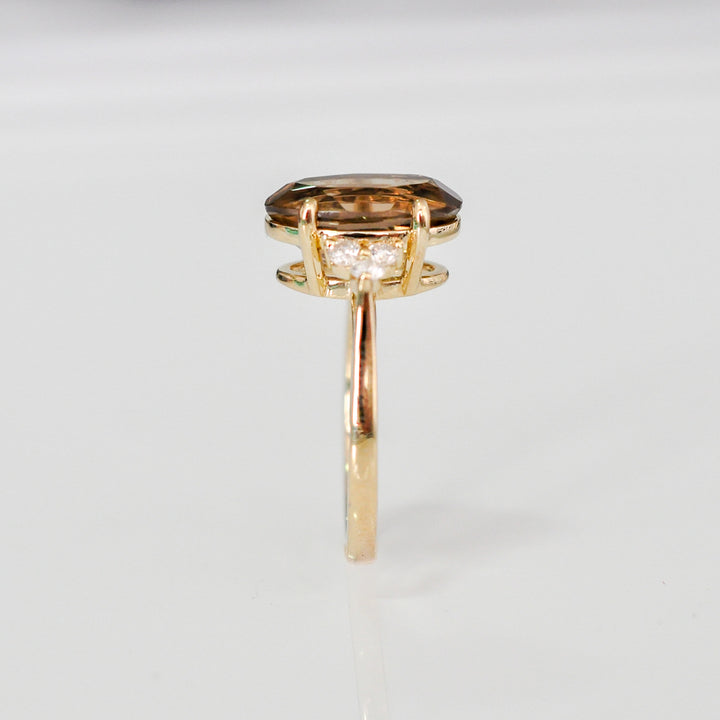 Oval Smoky topaz &amp; 6 diamonds ring