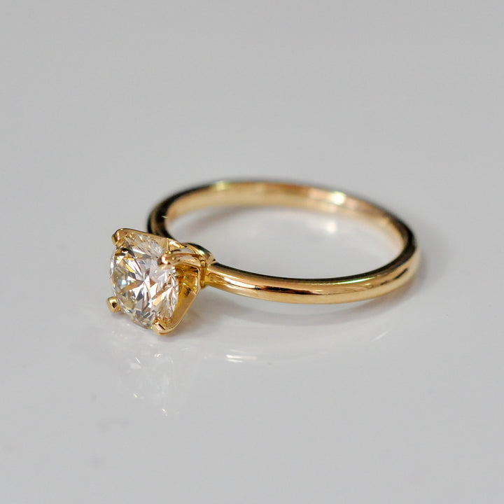 four prongs 1.5 carat diamond solitaire engagement ring