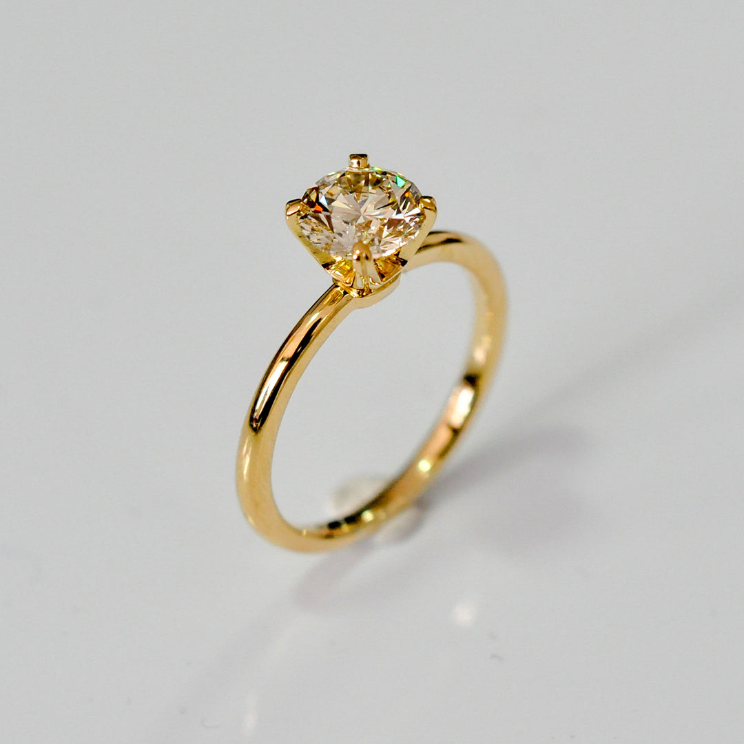 four prongs 1.5 carat diamond solitaire engagement ring