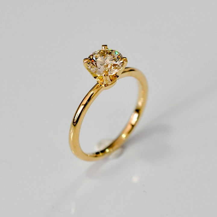 four prongs 1.5 carat diamond solitaire engagement ring