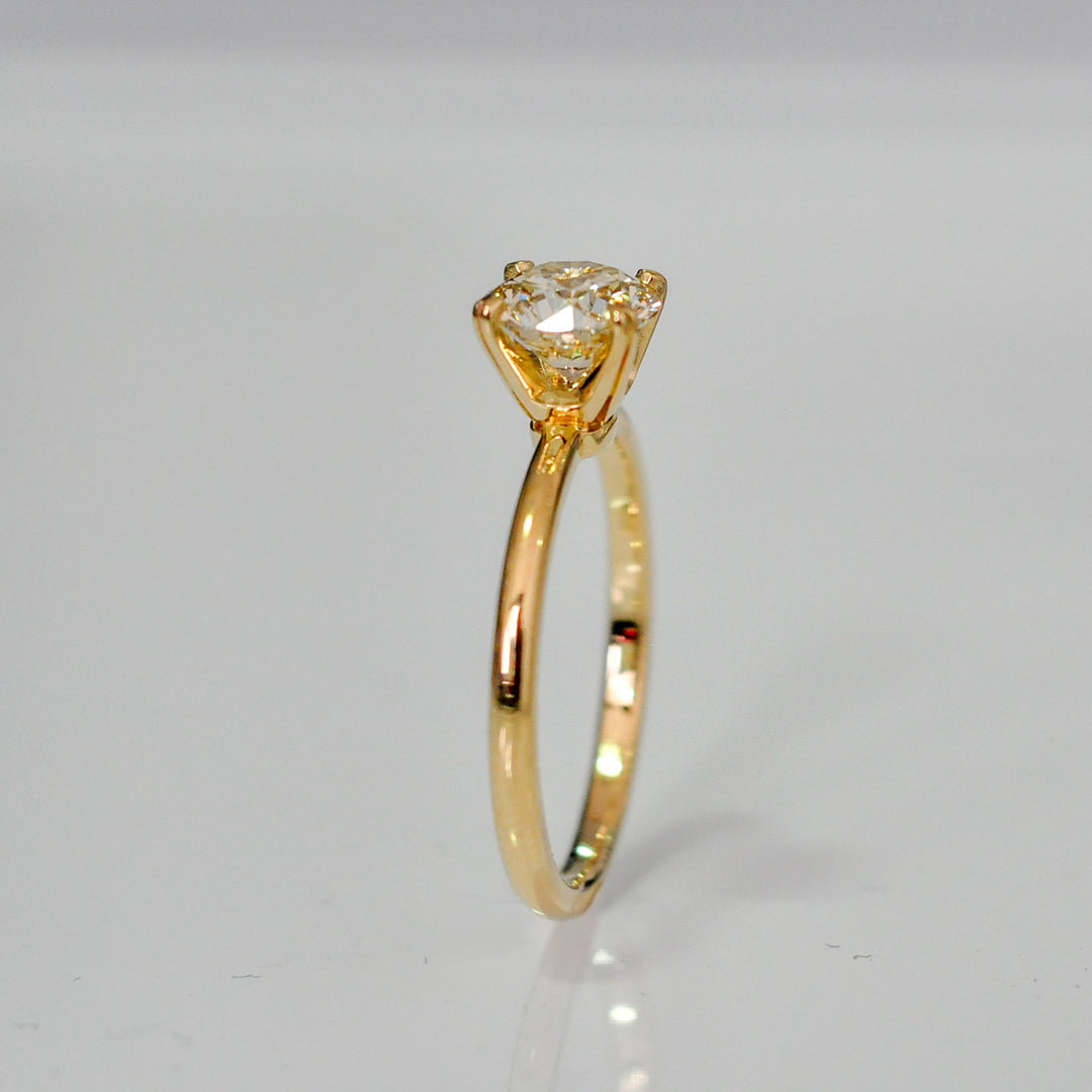 four prongs 1.5 carat diamond solitaire engagement ring
