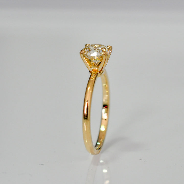 four prongs 1.5 carat diamond solitaire engagement ring
